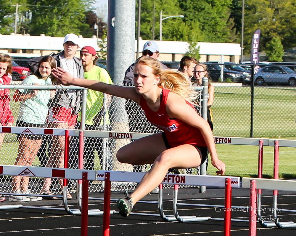 SWRaiderTrack's tweet image. Lindsay Aker also ran her career best in the 300H in her very last race of her career.  That is how you finish.  

300H-52.99 Secionals 2017
