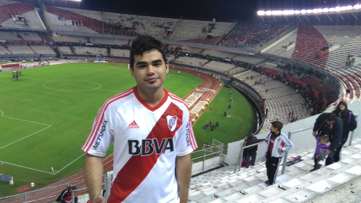 BrianHernan_94's tweet photo. #river #RIVERvsDIM #Libertadores2017 River estuvo de fiesta!Qué hinchada que tenemos por favor! Feliz cumple River! 116 años de gloria!! https://t.co/E5cfup0OmN