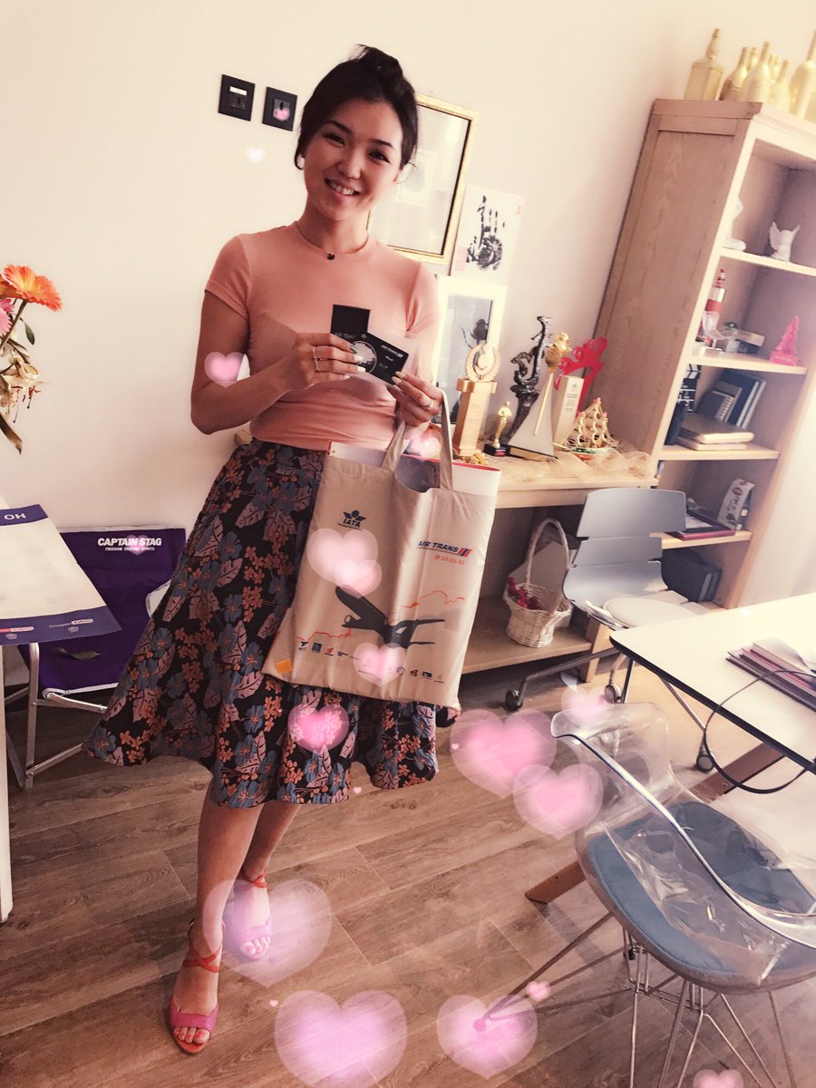 ХУД ын эмнэлгийн шалыг хандиваар хийж өгч бсан хатагтай @Enhuush_beeb Эйр трансын VIP үйлчлүүлэгчийн бэлгийг гарлууллаа