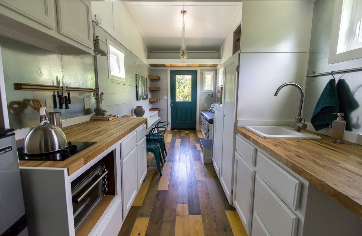 realtinyhouse's tweet photo. The "Falling Leaves" Tiny Home built near Austin, Texas https://t.co/xzkrUKQ0Wj