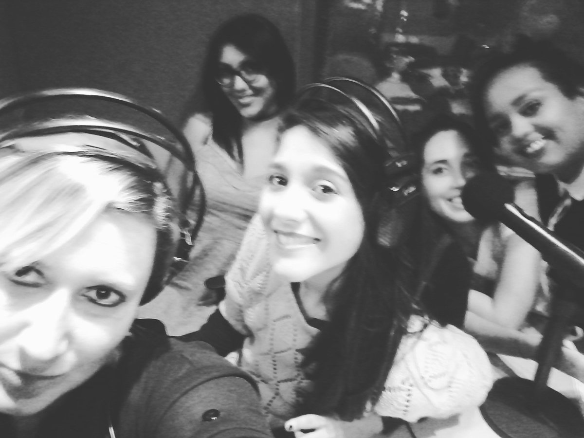 lolibelotti's tweet photo. Gracias por visitarnos @CarlosEsnaola en @nochesmok @Late931Oficial c/@lolibelotti y equip @sahi145 @TamyQuar @pfernandezpaz Javiera https://t.co/d1c5wsmgq7