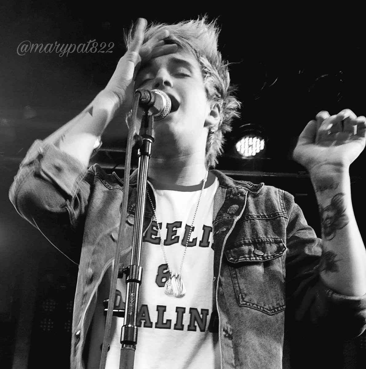 MaryPat822's tweet photo. #ThrowbackThursday 8-1-16
#boilingbrook #sorgivesbacktour
#daltonrapattoni #sweatwipe https://t.co/KxUrU7tBuf