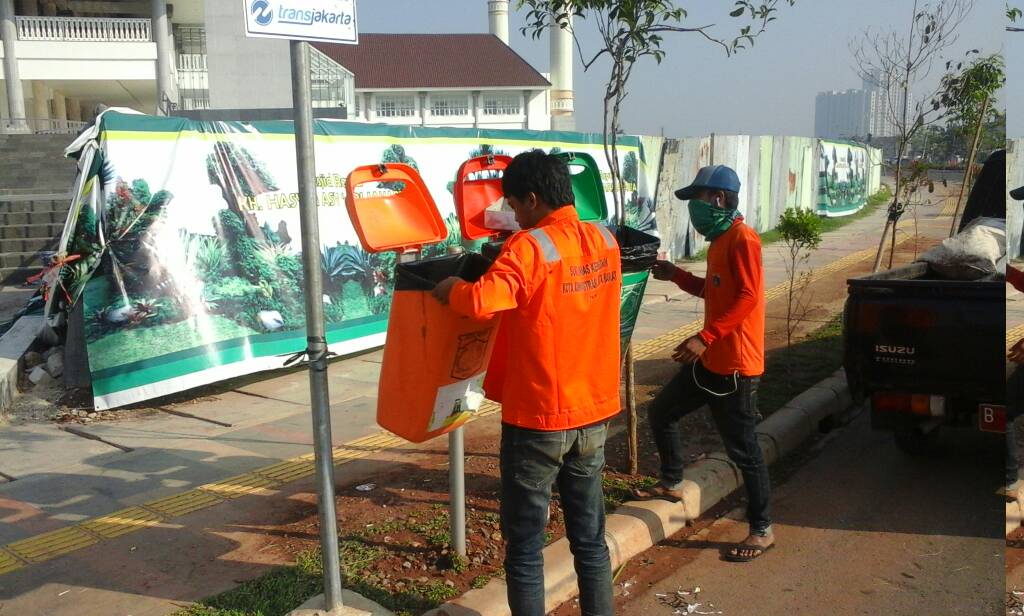 kalideresbersih's tweet photo. Jum'at Barokah,Terus Bekerja Tuk Lingkungan Bersih
Lintas Mobil OP Jalur Masjid Hasyim Asy'ari
@Dinas_LHdki @IsnawaAdji @gunawan_eff8 
#jkt https://t.co/R1dDn0PkOX