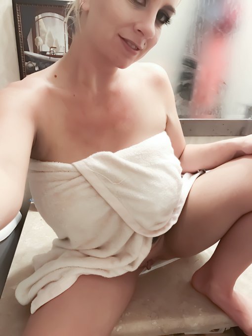Good night sexy twitter peeps!!! Hot shower and now bed! Early morning at the gym!!! https://t.co/Pz<a href="/tag/asswednesday"class="tags"><span>#asswednesday</span></a>
