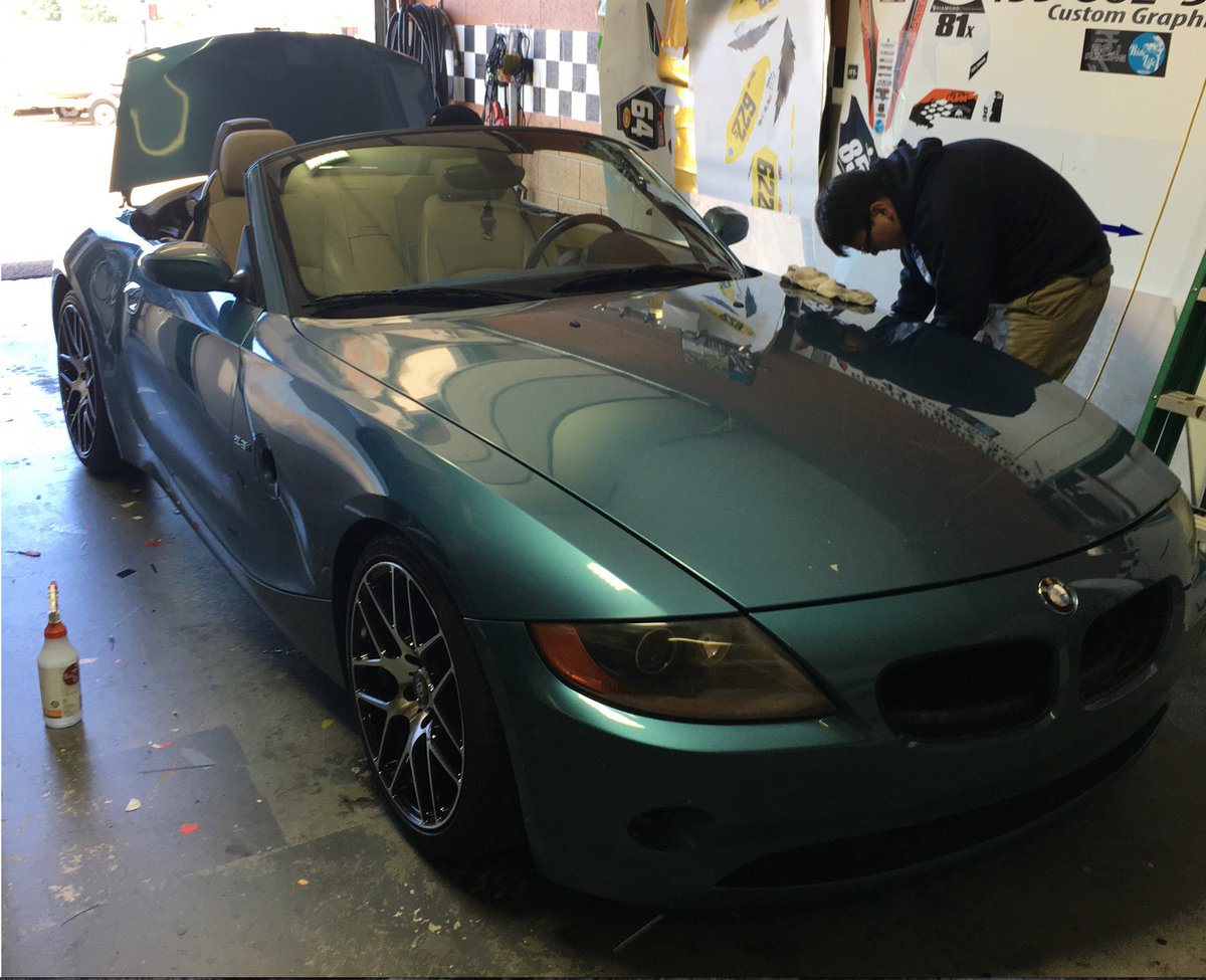 BRJRACING's tweet photo. From old to new. Electric lime green and ember black wrap @BRJRACING @chancej129 @officialjensp @lorij_lori @loganjohnson07 https://t.co/fZvxjm3ven