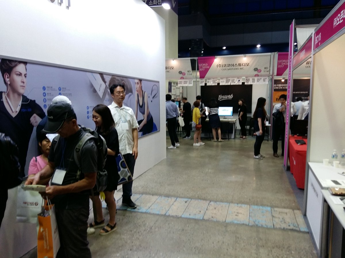 global_ehostidc's tweet photo. We've been to World IT Show in Seoul~~ #์๋IT์ผ #worlditshow #itshow #it #korea #seoul #ํ๊ตญ #์์ธ #server #servers #cloud #datacenter #coex #์ฝ์์ค https://t.co/yHW7pPqVOw