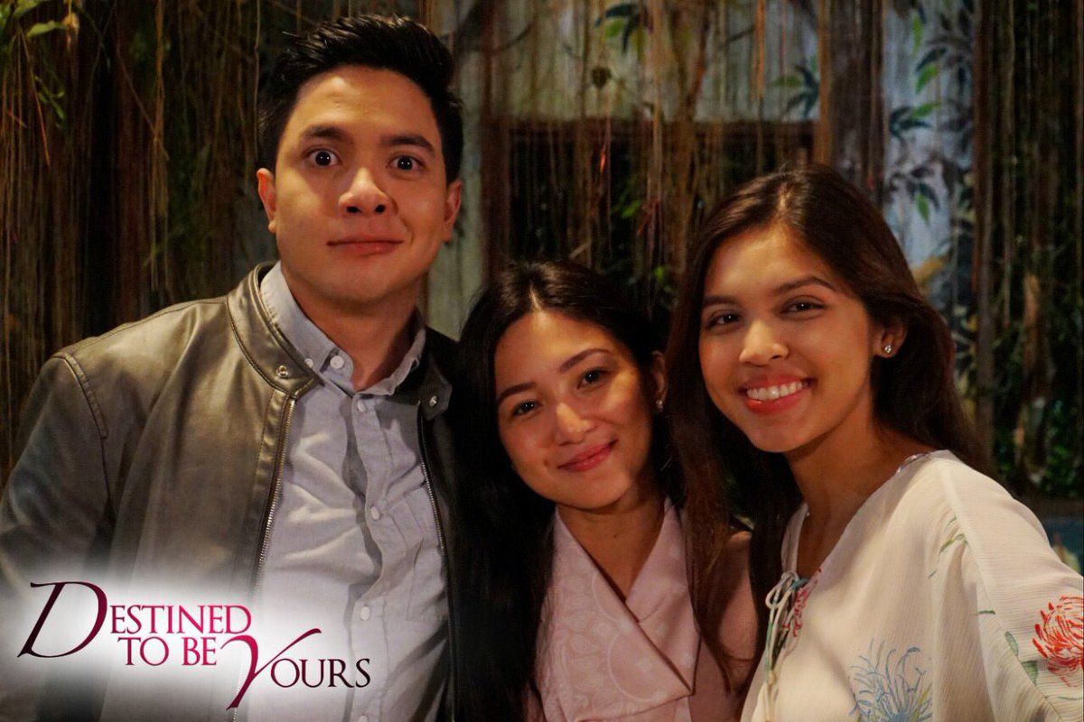 mysheenahalili's tweet photo. Mahal ko kayo ❤️ @aldenrichards02 @mainedcm one text and call away lang si Ninay ❤️ https://t.co/vw3yQ43SLg