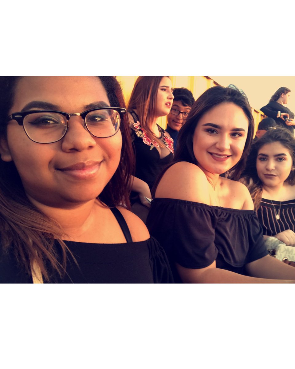 NeptuneTat's tweet photo. Sorry but my friends are hot https://t.co/XfLhVuqLwg