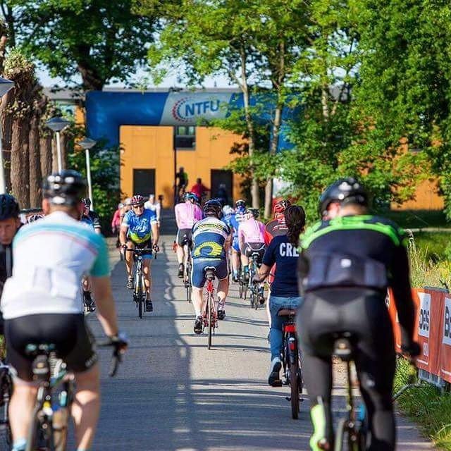 16dorpen's tweet photo. Wat een fantastische dag hebben wij gisteren gehad met >1600 deelnemers. Dank aan alle vrijwilligers en sponsoren en natuurlijk @Douwedv https://t.co/9qyuAHwdda