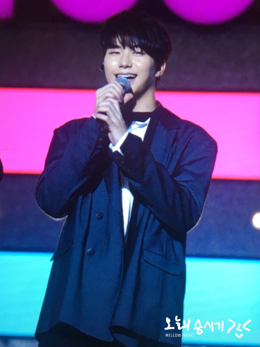 mellow_night416's tweet photo. 170526 아이돌콘 #빅톤 #VICTON #승식 #강승식 #SeungSik @VICTON1109 

오늘도 나타난 한발두발세발이(?) 
흑발해도 귀엽자나  (ू˃̣̣̣̣̣̣︿˂̣̣̣̣̣̣ ू) https://t.co/HaDqHXL31D