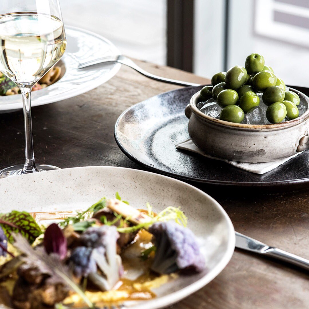 PublicCBD's tweet photo. Friday afternoon chill || #publicwinedown Kitchen open tonight & Happy Hour from 4-6pm #friyay #publiccbd #relax https://t.co/h0crwEiBLl