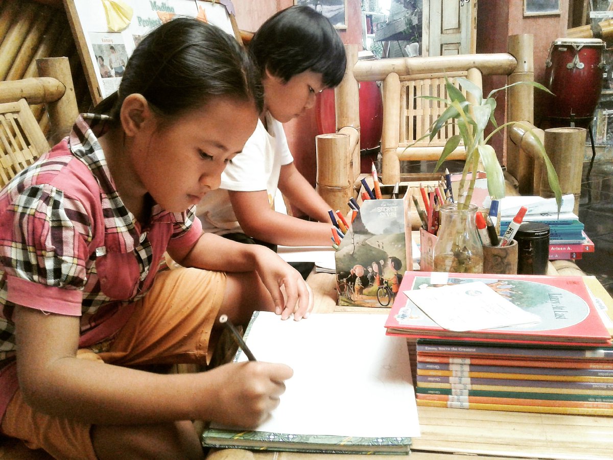 Happy friday😊
Happy holiday😉
.
.
Berimajinasi dengan gambar pasti seruu !!