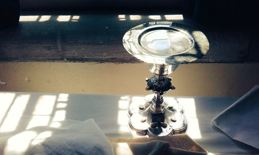 CurateDurrant's tweet photo. A joy recieving quality instruction from Preb. David James about Eucharistic presidency @StDavids_Exeter #NaturalGestures #ChairedGathering https://t.co/rHnmgkJQVg