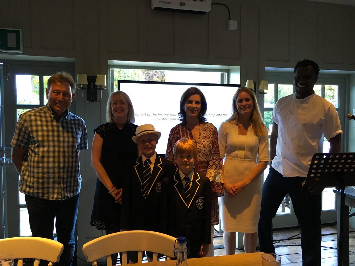 A wonderful night <a href="/MediaHub_UK/">Sarah P and Sarah R</a>  in #Cookham with HRH Princess Esméralda. Thanks team! <a href="/esmeraldadereth/">Esme</a> <a href="/CarillionComms/">Carillion Comms</a> &amp; @belanddragon