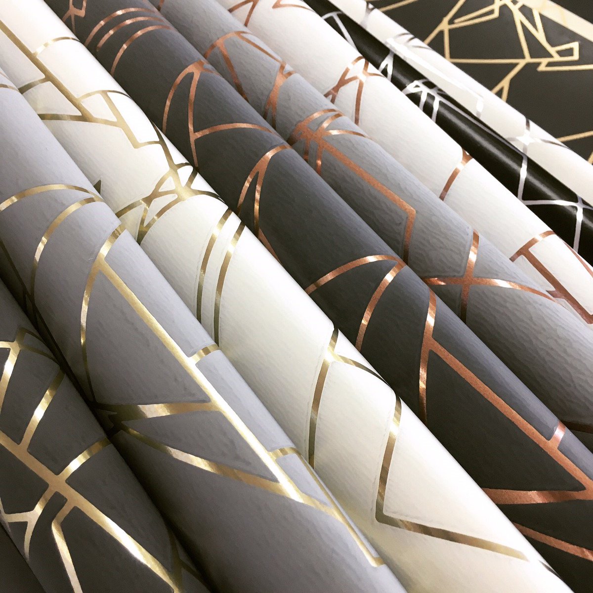 SB_Interiors's tweet photo. Can't wait to start using our new wallpaper book from @ericawakerly #sbinteriors #wallpaper #ericawakerly #interiordesign #metallics https://t.co/Xk5fcwUIdy
