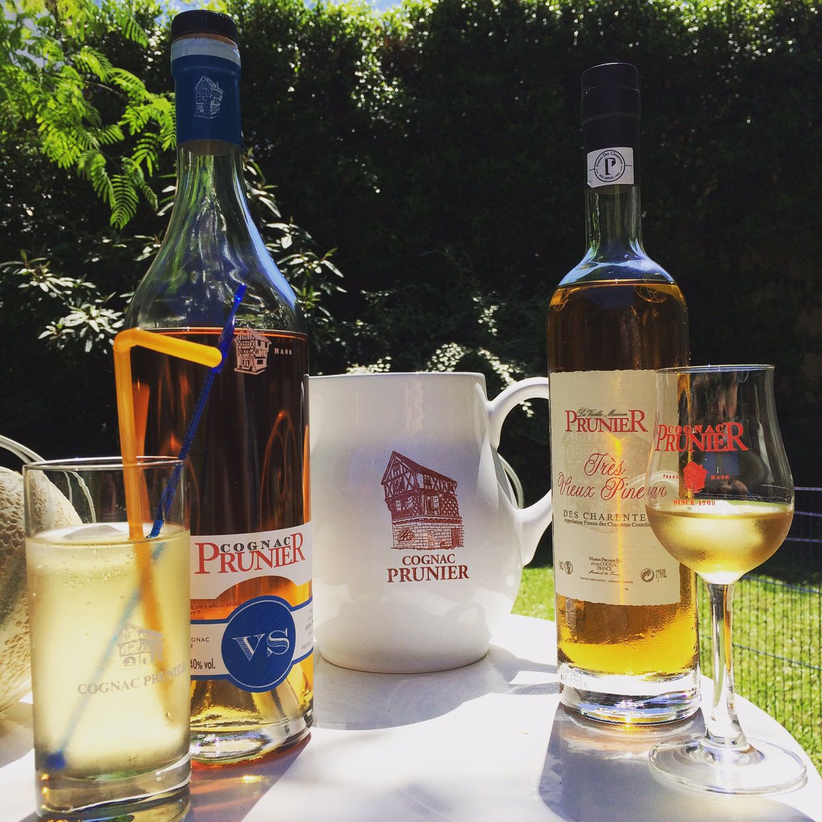 CognacPrunier's tweet photo. Are you more #cognacschweppes or #pineau during this #sunnyday?! 😎☀️🍋🍹 https://t.co/R5mGGlN6Qa