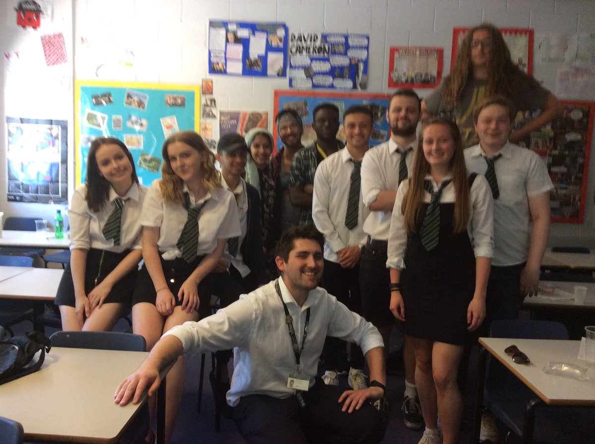 RSch_Politics's tweet photo. Hard to say bye to our gorgeous Y13 class. We are proud of you and will miss you. #gettopMarx #itsCorbynapleasure https://t.co/yOwuV2VELD