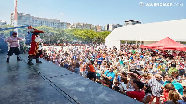 ¡Family weekend 2017 ja està açí! Recordéu que estarem huí de 17'00h a 00'00h i demà de 10'00h a 00'00h (prop de Mestalla) ¡Amunt València!