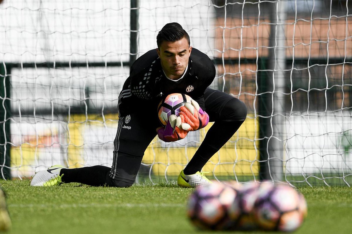 juventusfcid's tweet photo. 🎙 @OfficialAllegri: “@EmilAudero akan bermain di #BolognaJuve.” https://t.co/oz3n4Eq0n9