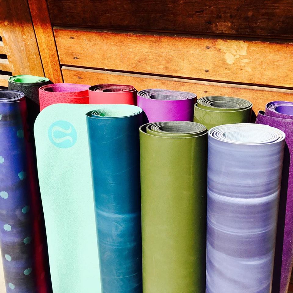 karmarockers's tweet photo. Sun is SHINING!!! We're off to set up @karmarockers @underthehillf See you there!!! #underthehillfest #festivalvibes #karmarockers #yoga https://t.co/Pivo4M64hM