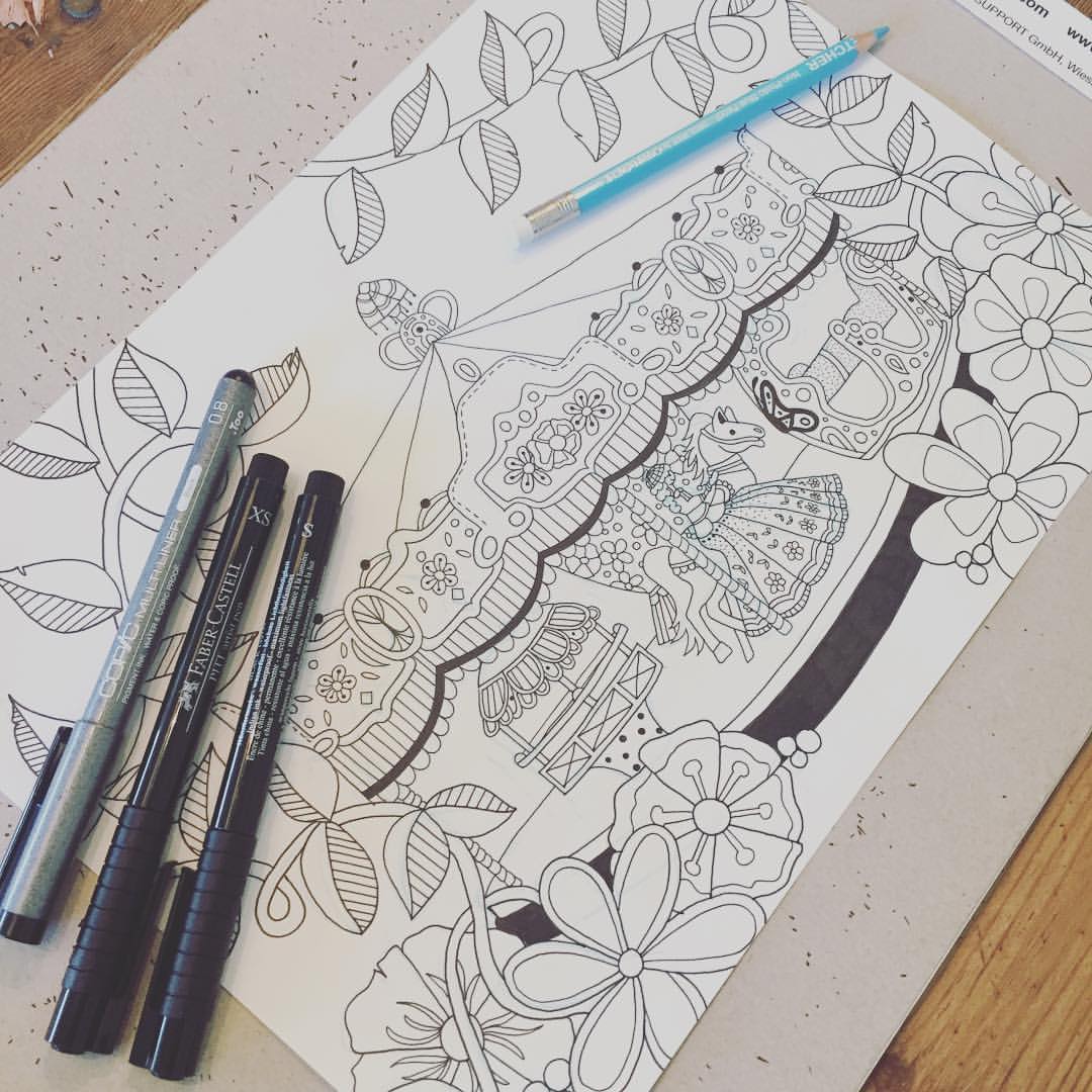 MIKS_Event_2015's tweet photo. Werk in uitvoering voor mijn nieuwe kleurboek https://t.co/BMsA1xsInW… #kleurenvoorvolwassenen #kohlinoor #WIP #grafisch #ontwerp https://t.co/mcws3KQdI0