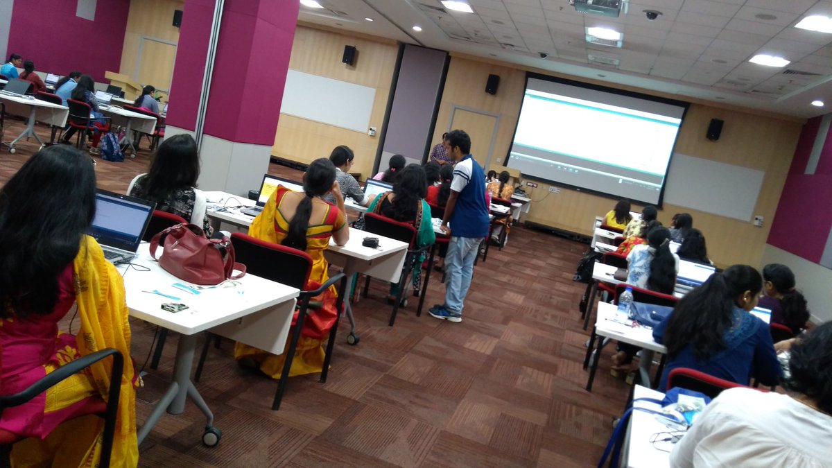 sourcingpower's tweet photo. Volunteers are helping during the real-time #Coding session in #codess2017 https://t.co/AsXWikI6yk