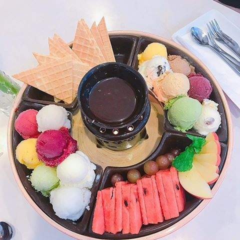 #Limited_Edition #Ramadhan #VVIP_Classy #de_metro_bakery TomYam Ice Cream Fondue | <a href="/Chef_FabianLana/">Fabian Lana</a> <a href="/rbhyta/">(๑•̀ㅂ•́)و✧Tabitha</a> <a href="/FsSora/">Fransisca Sora</a>