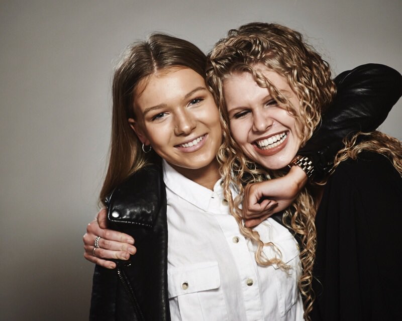 Happy birthday <a href="/IssyWickens/">Issy</a>  Lyl ❤️👭🥂