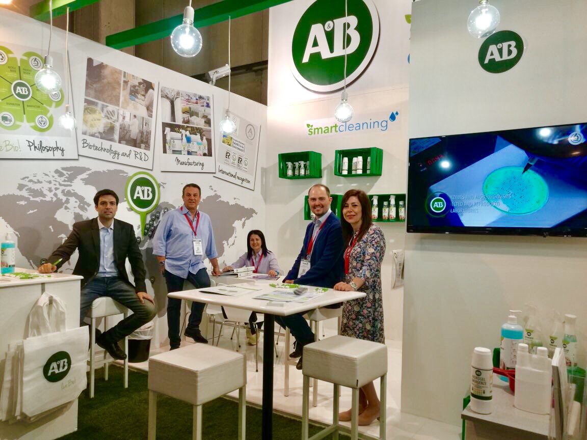 AB_Laboratorios's tweet photo. Éxito de público y aceptación de nuestros productos en la feria Pulire de Italia #SmartCleaning #liveBio #ecodesing #ecolabel @pulirenetwork https://t.co/EfpVXNSG0I