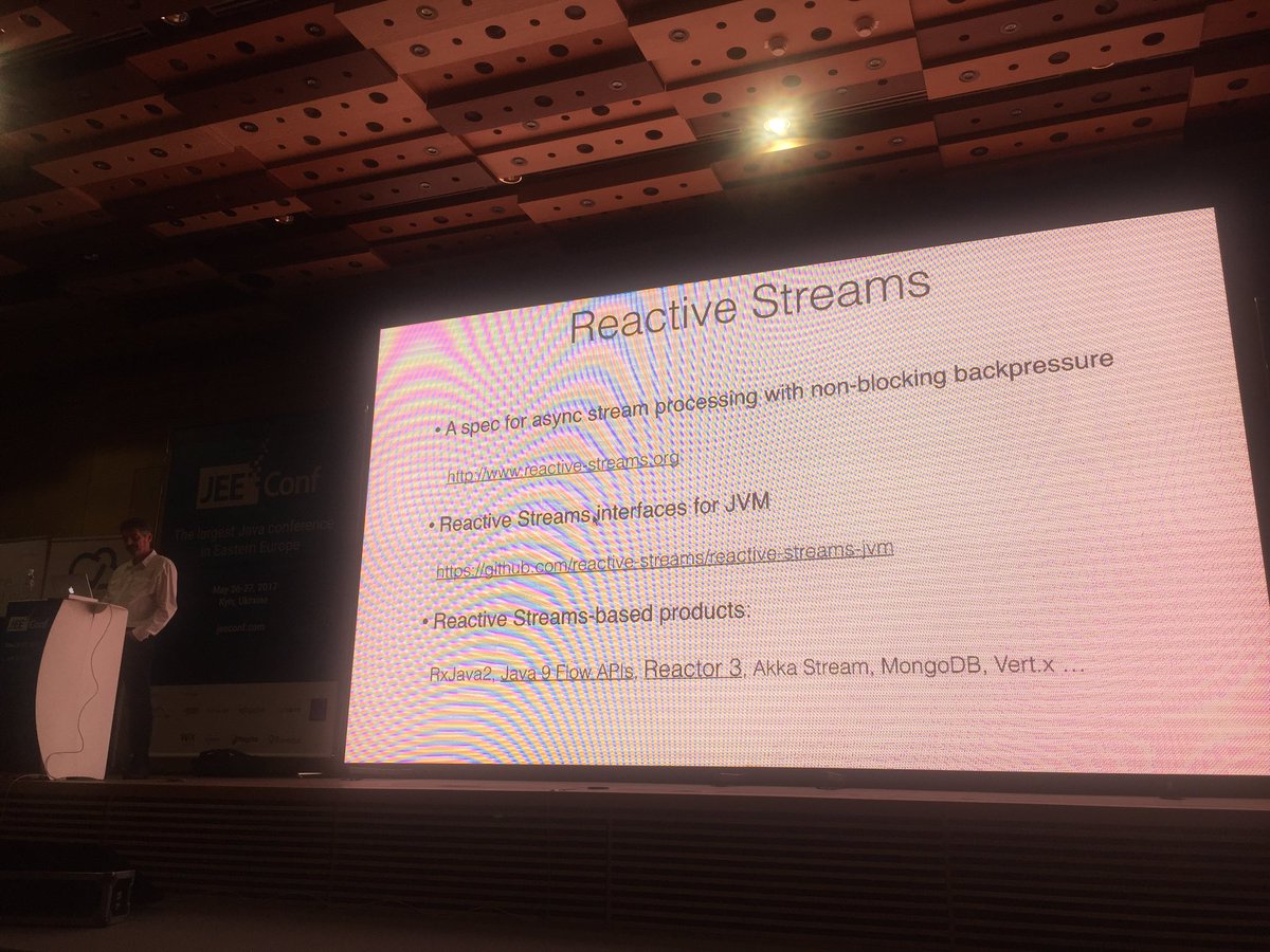 tmatyashovsky's tweet image. @yfain explains #reactive #streams via #rxjava2 at #jeeconf 2017