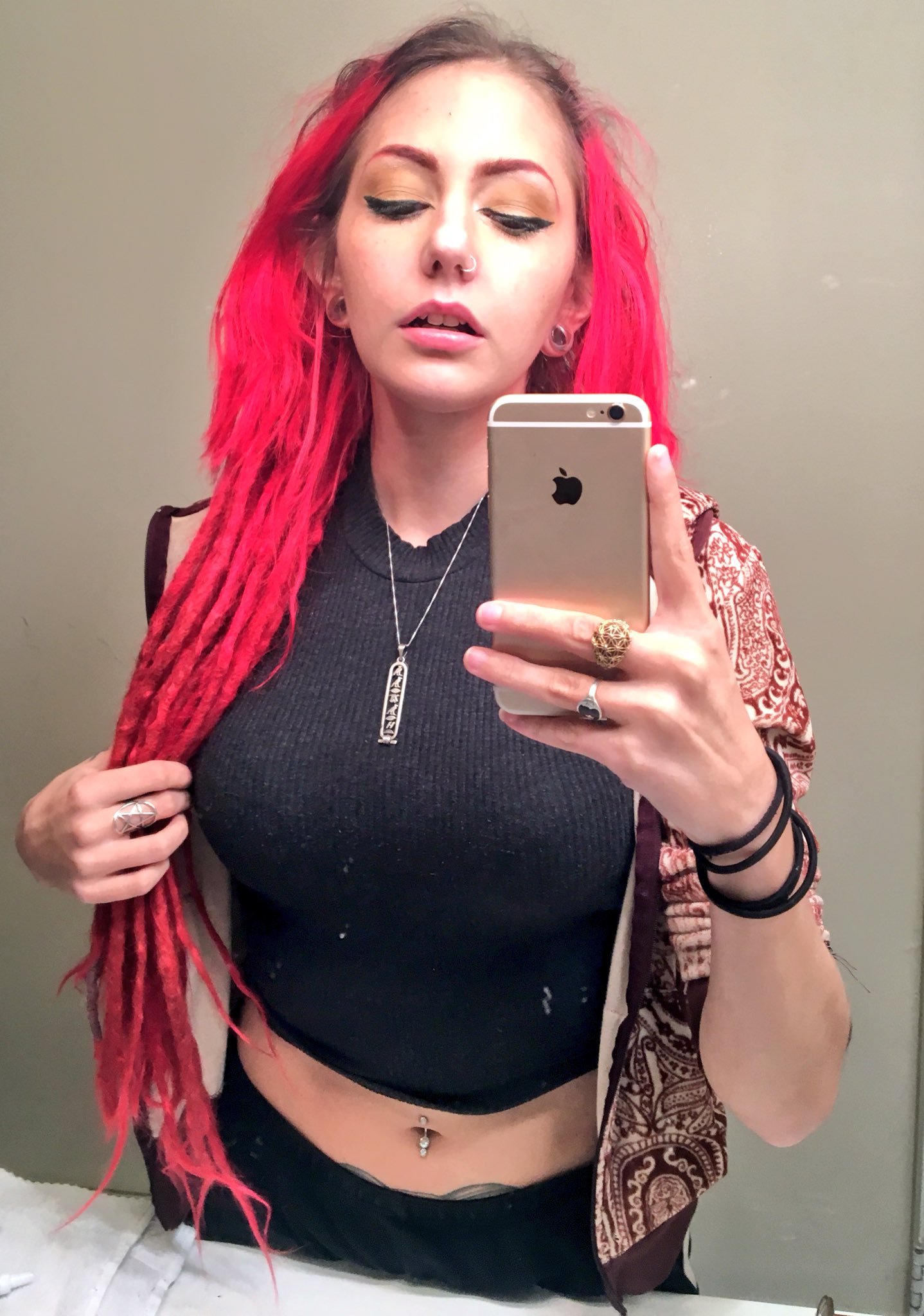 1 pic. Before my makeup got severely fucked up while getting severely fucked, and I came 4 times anally❤️😍❤️ https://t.co/bJuwomWbON