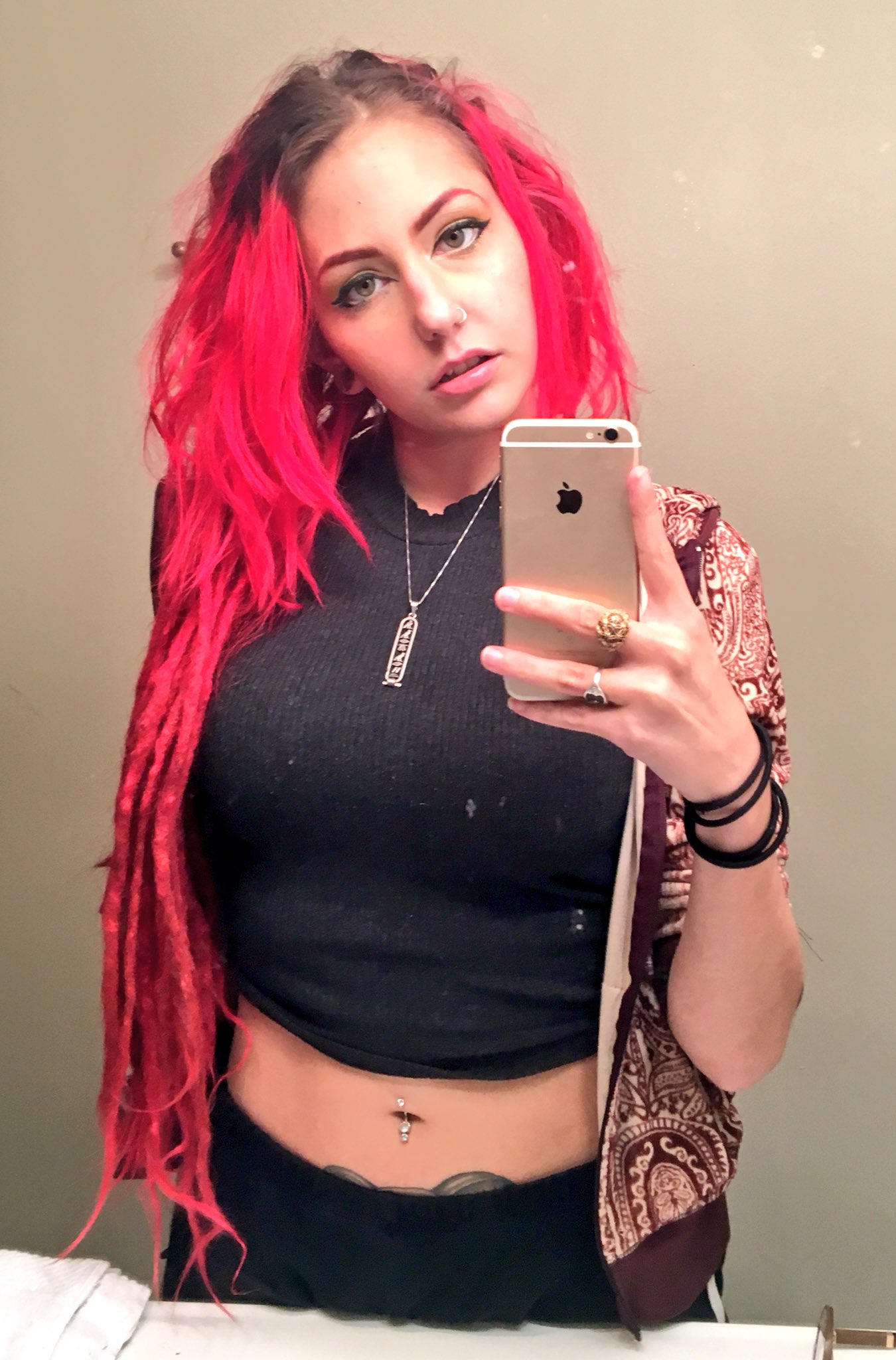 2 pic. Before my makeup got severely fucked up while getting severely fucked, and I came 4 times anally❤️😍❤️ https://t.co/bJuwomWbON