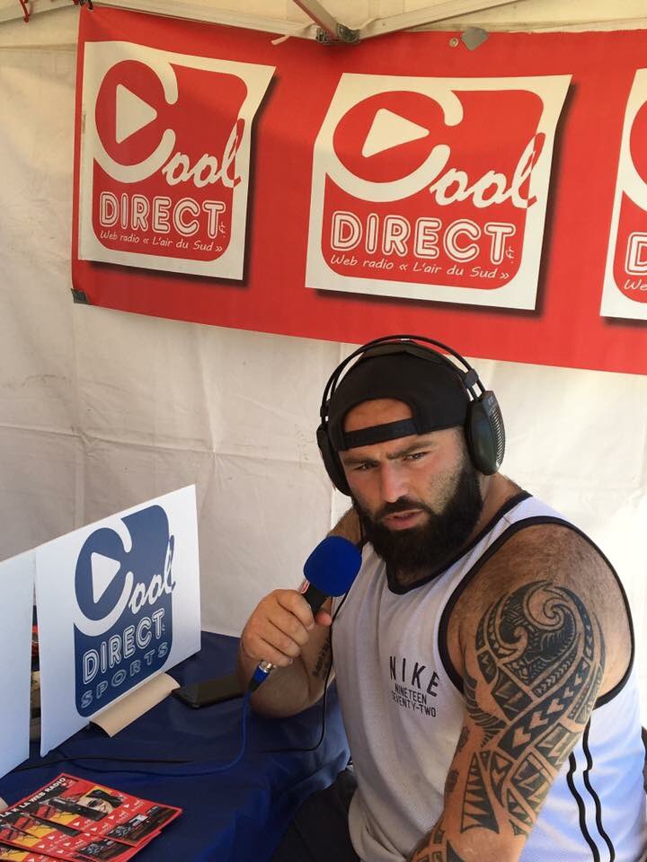 DiPapet's tweet photo. @mtadj10 y prend goût au micro !!! #47fm #CoolDirect Cc @agen_rugby https://t.co/tmJrfoyLY2
