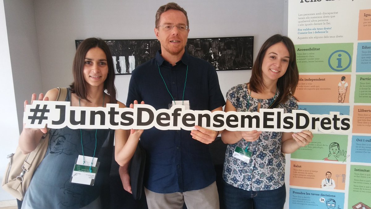 _dincat's tweet photo. Una part de l'equip de dincat acollint als assistents! #dincat2017 #Castelldefels https://t.co/8n5mldRVRs