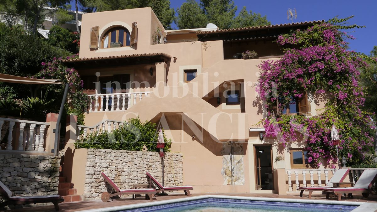 lasanclasibiza's tweet photo. IBIZA Villa with enchanting terraces and views to the sea and Dalt Vila REF 144 https://t.co/la8QfgwWXA https://t.co/CY1HmgOBKd