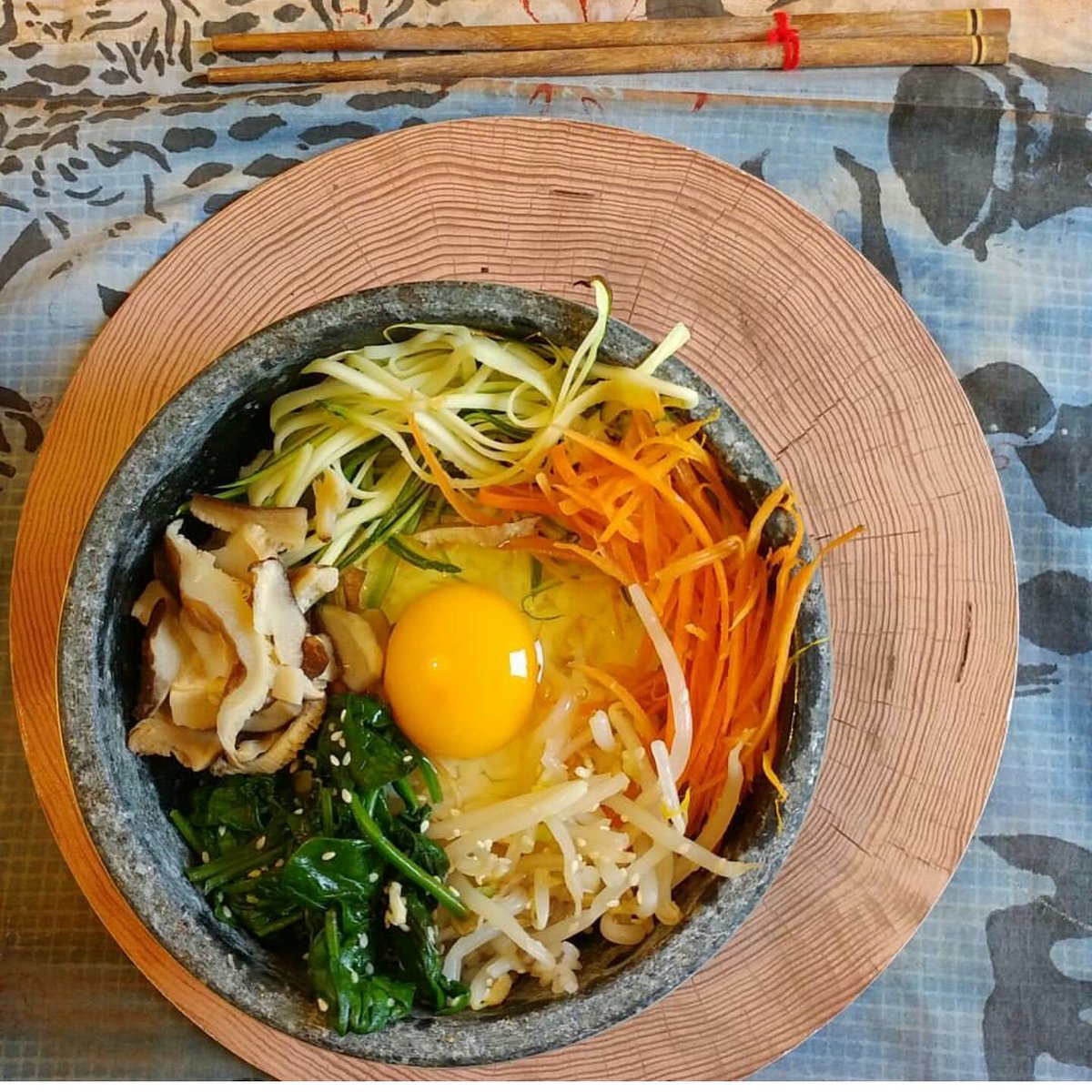 Absolutely stunning shot of the Bibimbap from #KFoodBook by @joshfpayne 👌