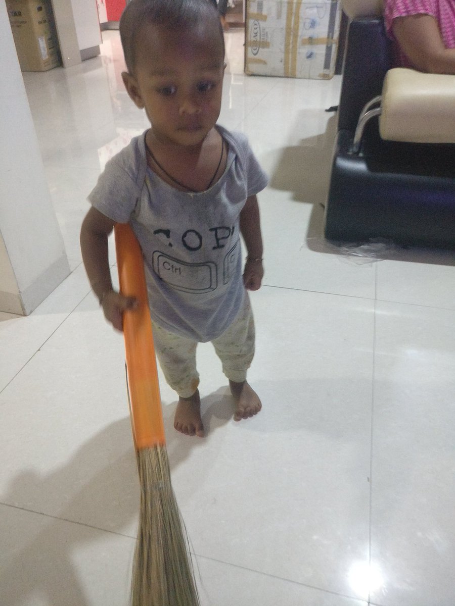 nupur_bansal's tweet photo. #SwachhBharat #NarendraModi #17months #prajjwalkabra #pledgetoclean https://t.co/GdRCE7E4iV