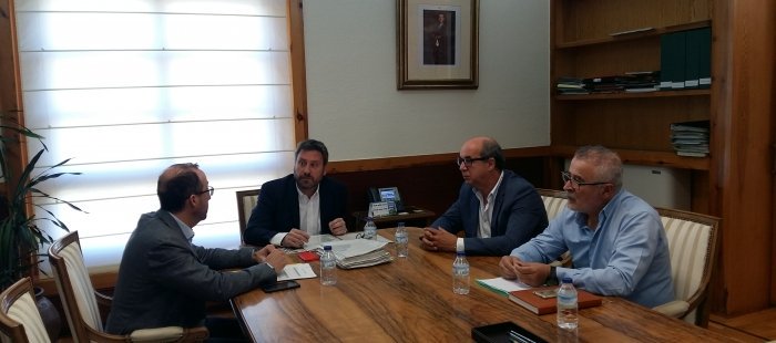 <a href="/pepesoro/">Pepe Soro</a> buscara todas las fórmulas legales para denegar las autorizaciones VTC solicitadas en el sector del taxi
aragonhoy.aragon.es/index.php/mod.…