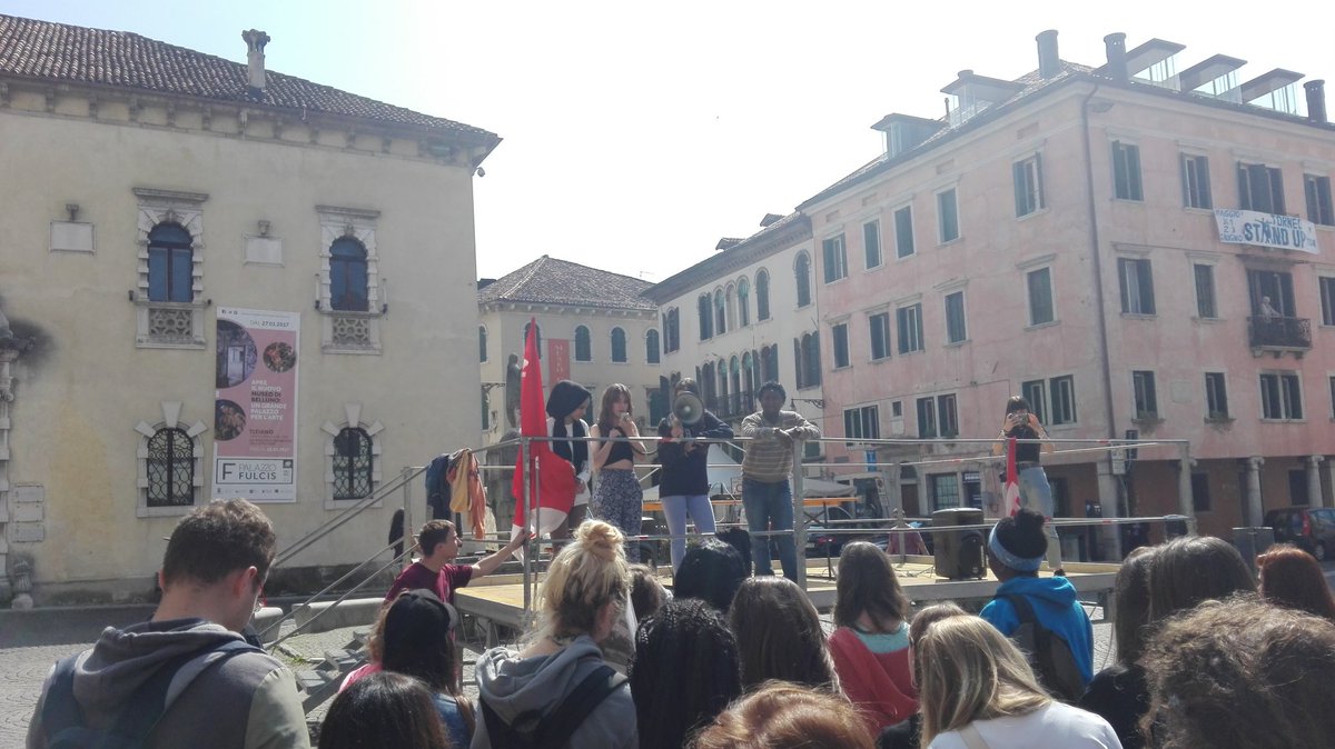 Parla Peter, profugo dal Gambia, della sua esperienza e delle migrazioni #ClearTheSkyOfSyria <a href="/CorriereAlpi/">Corriere delle Alpi</a> <a href="/corriereveneto/">Corriere del Veneto</a> <a href="/Gazzettino/">Gazzettino</a>