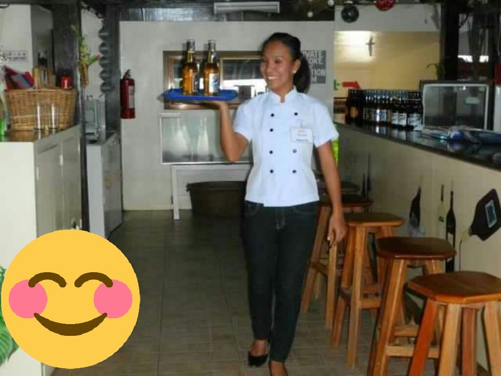 elmozo1's tweet photo. #BuenJueves hoy se sirve todo con una sonrisa en la cara! Así, con elegancia. #TipService #gastronomiaargentina https://t.co/lscgDNClyz