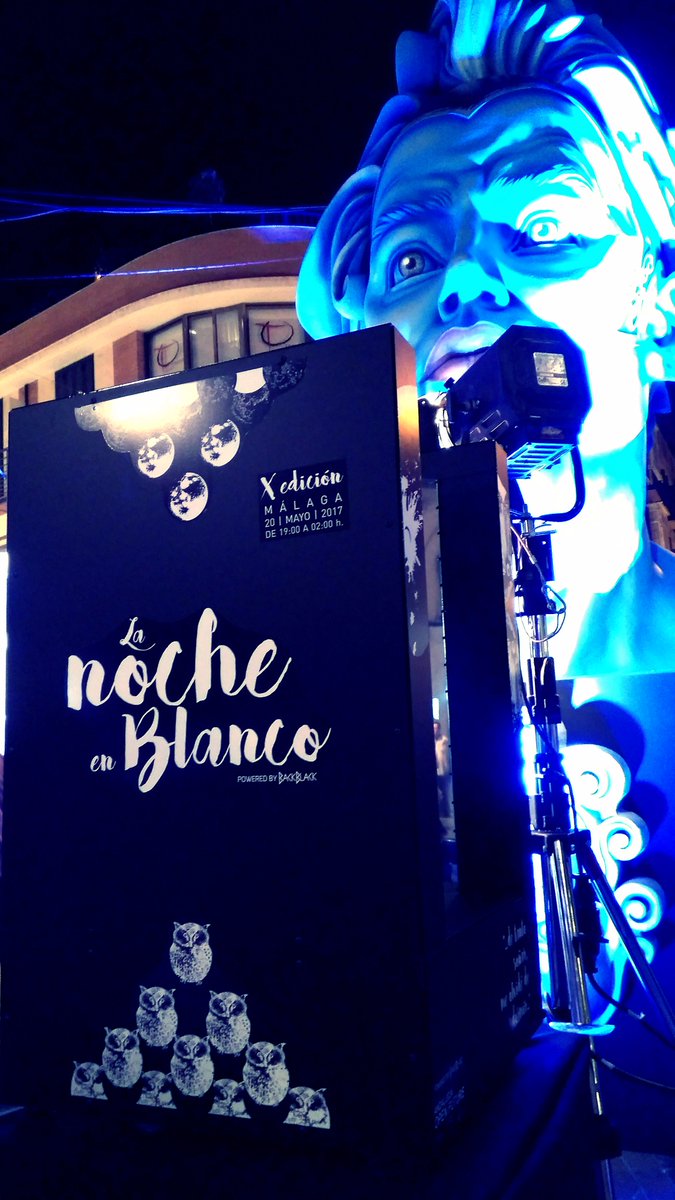 BackBlackES's tweet photo. Qué bien lo pasamos en la @NochenblancoMLG 😁😁¡A todos les encantaron nuestros hologramas! 😋 #BackBlack #nocheenblanco https://t.co/nOZitiMoMZ