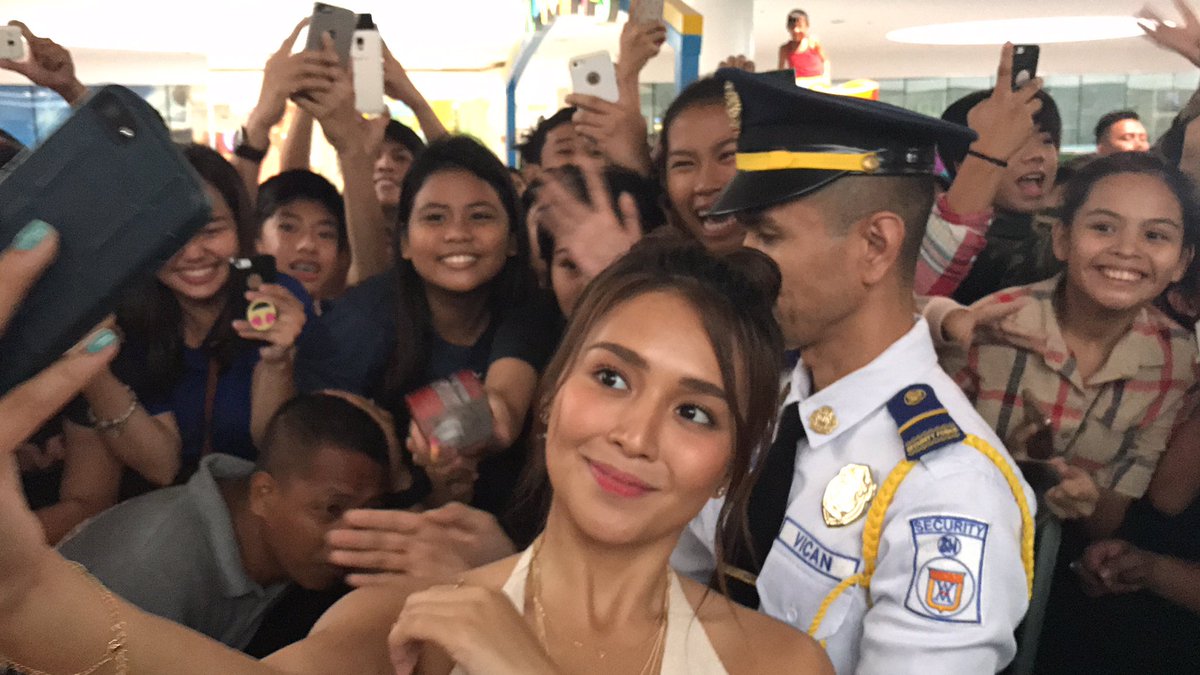 MissHappyWriter's tweet photo. Nail salon opening na parang premiere night! Congrats @bernardokath and Tita @min_bernardo! #KathNailsByKCMB https://t.co/Cm3FfN92bt
