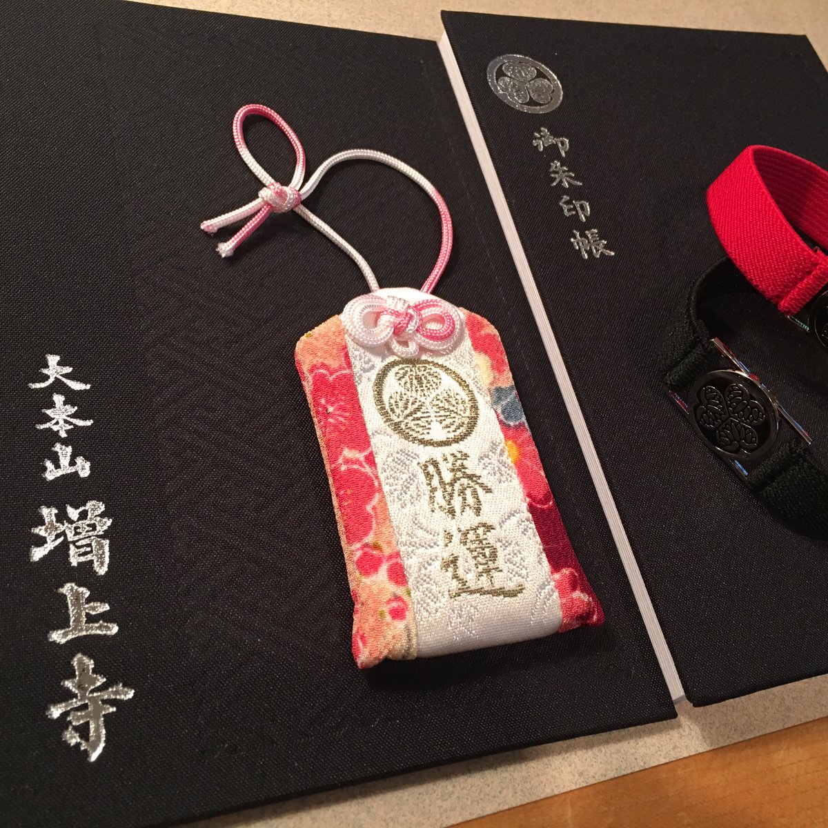 みゅーあ低浮上 على تويتر 愛宕神社と増上寺 出世の石段を一度も止まらずに登りきってkat Tunの今後をお祈りしてきた 増上寺では前に買えなかったピンクの勝運お守り 御朱印デビューも Kattun ボク運 ロケ地 愛宕神社 増上寺 みゅーあ低浮上 على تويتر 愛宕神社と増上寺 出世の石段を一度も止まらずに登りきってkat Tunの今後をお祈りしてきた 増上寺では前に買えなかったピンクの勝運お守り 御朱印デビューも Kattun ボク運 ロケ地 愛宕神社 増上寺