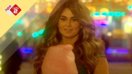 NPORadio2's tweet photo. Pak er maar 'n lekkere suikerspin bij, want @RoxeanneHazes heeft de Top Song met 'Ik Was Toch Je Meisje': https://t.co/EayConsqNw #NPORadio2 https://t.co/i3mNi37Ili