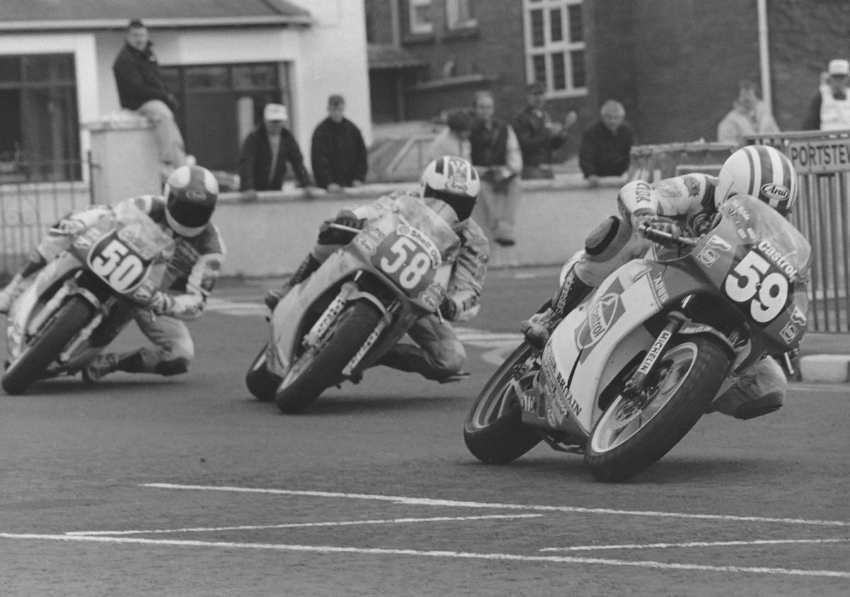 MrPaulhull71's tweet photo. Found this pic on net,pic is by Clifford McClean and was titled Road Racing Royalty,@PhillipMcCallen #IANKING #NICKJEFFERIES #NW200 #1993 😍😍 https://t.co/rM73TUkzNE