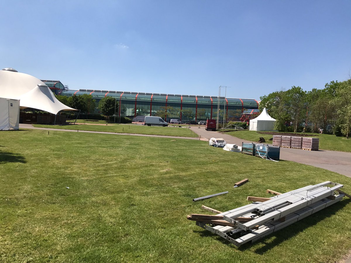 KRMSafety's tweet photo. Site management in the sunshine #betterthaninside #sunscreensafety https://t.co/y6twE0xNl3