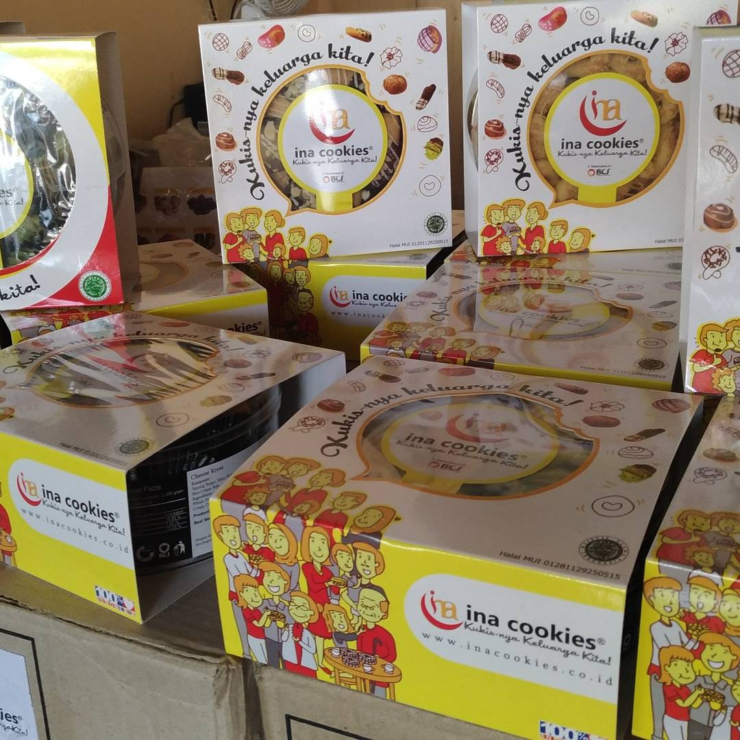 RuangAksaramu's tweet photo. Ina Cookies, kukiz juara harga Rp85.000 per toples. Beraneka rasa. Kirim dari Depok or Semarang WA @dedew_writer 082137762809 #inacookies https://t.co/EXoJPqnuEs
