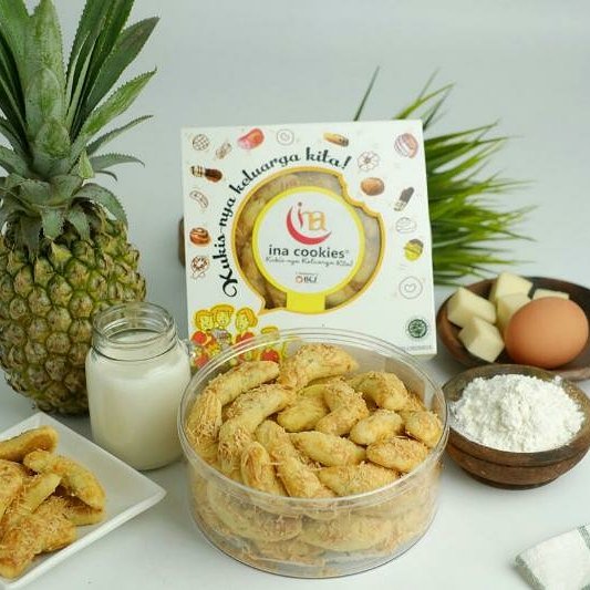 RuangAksaramu's tweet photo. Ina Cookies, kukiz juara harga Rp85.000 per toples. Beraneka rasa. Kirim dari Depok or Semarang WA @dewirieka  082137762809 #inacookies https://t.co/KYjUmxLHJz