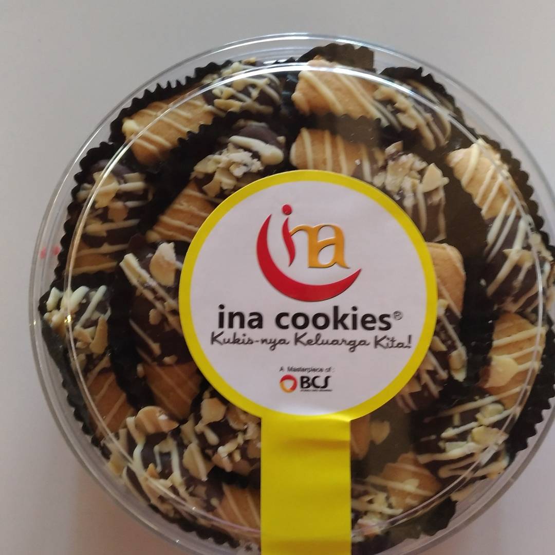 RuangAksaramu's tweet photo. Ina Cookies, kukiz juara harga Rp85.000 per toples. Beraneka rasa. Kirim dari Depok or Semarang WA @dewirieka  082137762809 #inacookies https://t.co/3B3ccbb5rn