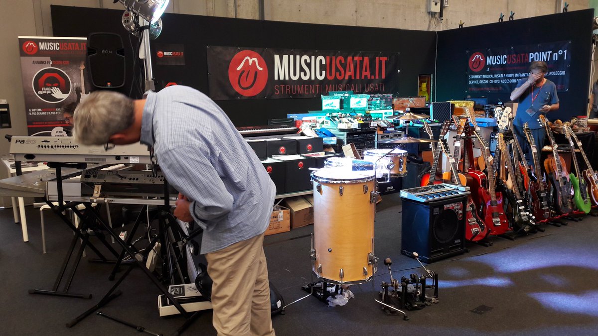 musicusata's tweet photo. E che #FIMFIERA 2017 abbia inizio! Benvenuti a #LarioFiere da https://t.co/W19R406Clh e dal #Musicusata Point di Viterbo. #strumentimusicali https://t.co/AvB4qUN7NG
